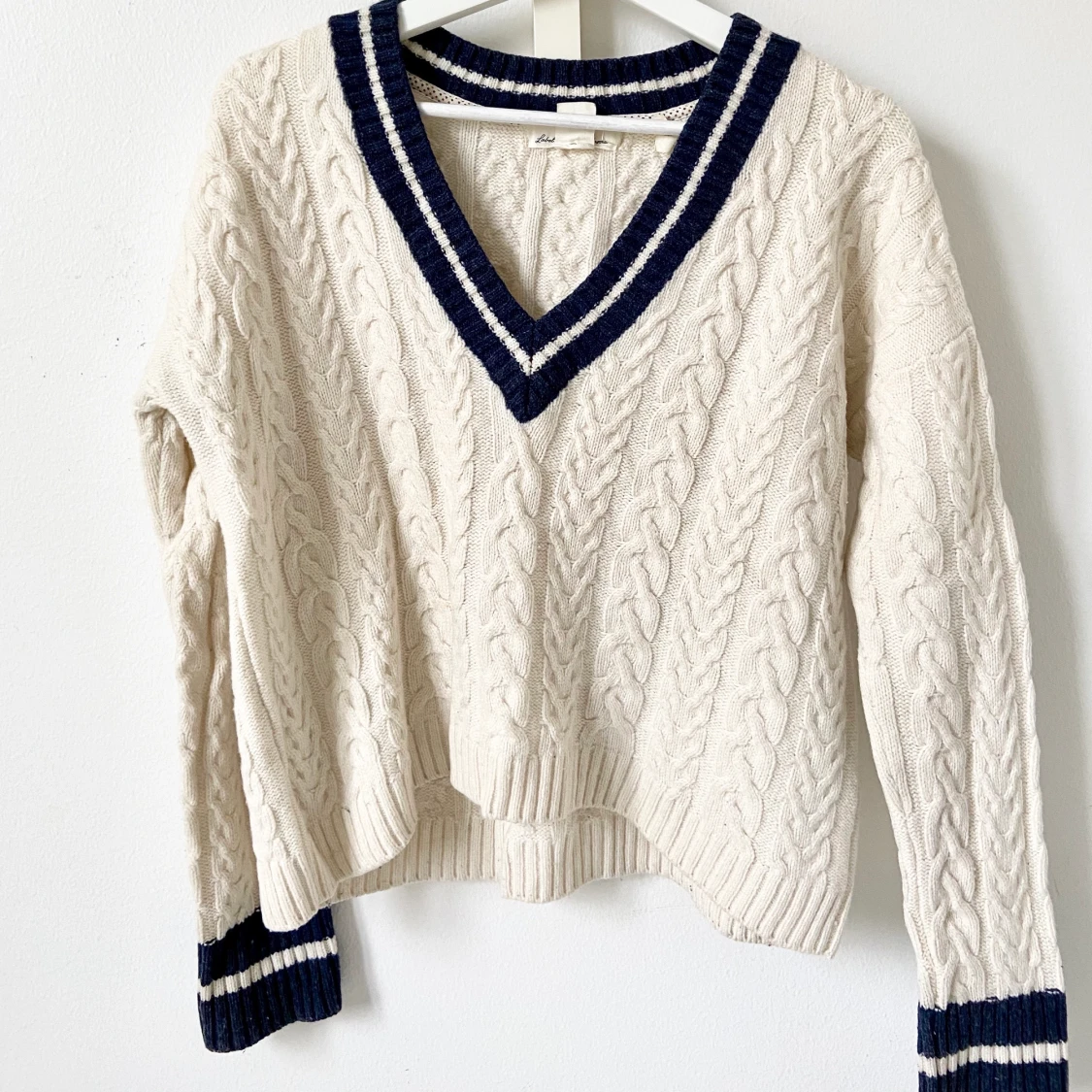 Kabelstickad v-ringad pullover från H&M, slutsåld! 