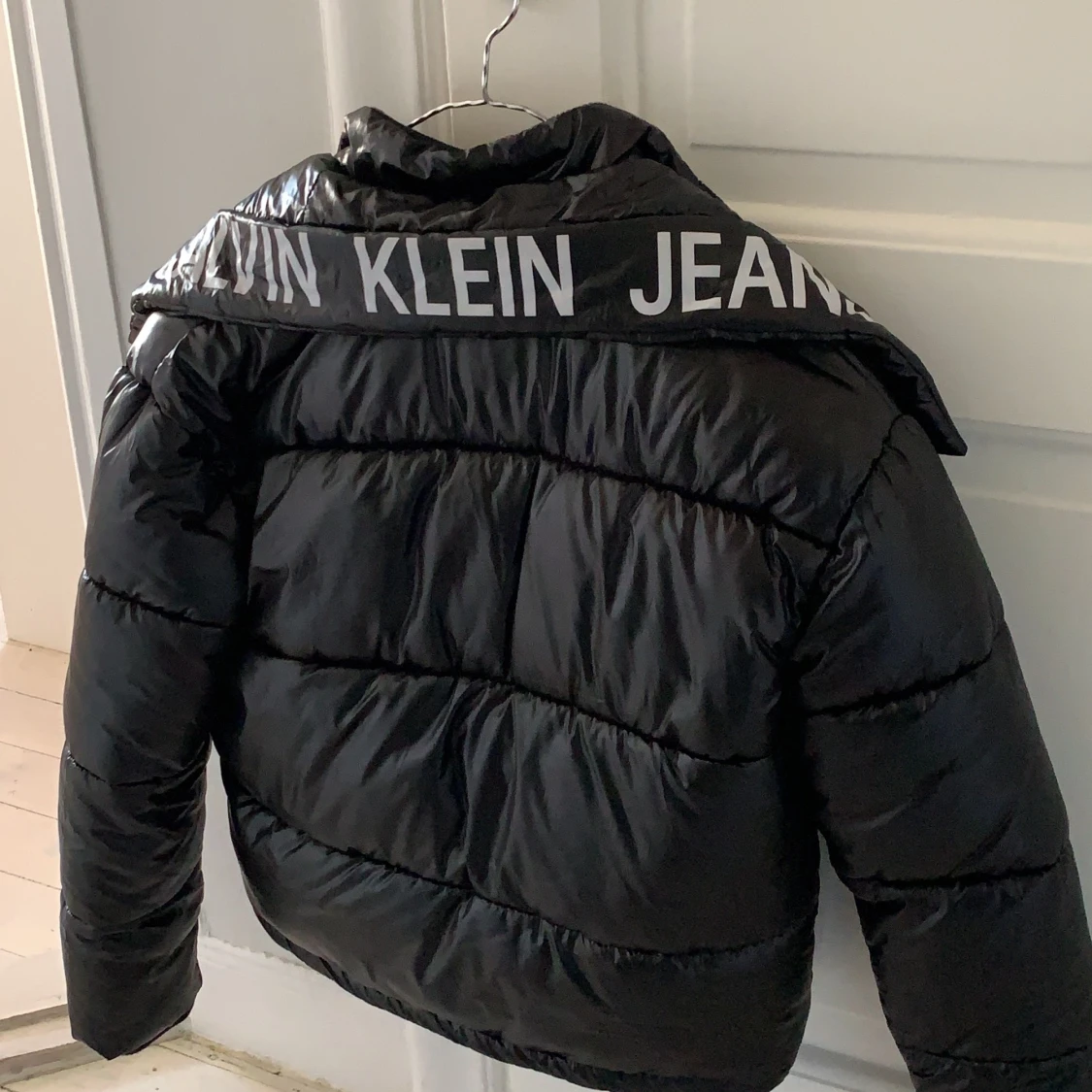 Tjock dunjacka i märket Calvin klein - 91