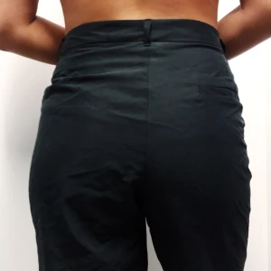  - Mörkgrå kostymbyxor i storlek 38 från Monki säljes för 40kr, frakt tillkommer. (Kan även mötas upp i Malmö) Betalning sker via swish.