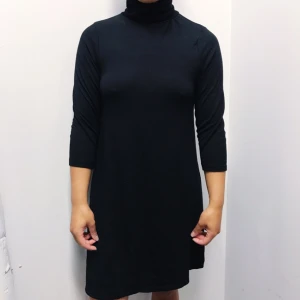  - Oversize klänning med polo från Bikbok i storlek S säljes för 60kr, frakt tillkommer. (Kan även mötas upp i Malmö) Betalning sker via swish.