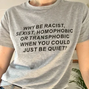  - Oanvänd! Frank ocean T-shirt. Köpt via Frank oceans hemsida, finns ej längre att köpa, grymt tryck, bra budskap.   Som en liten M 