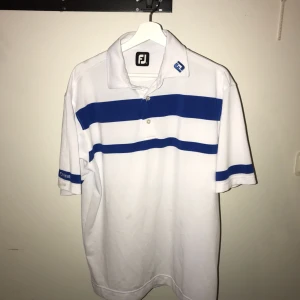  - Pike från FJ. Har en liten fläck på ena armen, därav det låga priset. Hör av dig om du undrar något, priset är förhandlingsbart! 