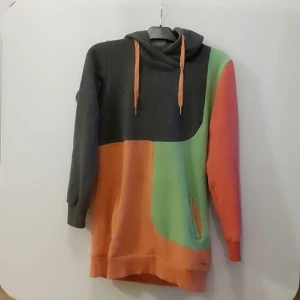  - Warp hoodie i strl 34, passar som en lite oversize S