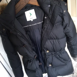  - Jättefin Boomerang jacka! Nypris 5000:- sparsamt använd. Mitt pris 3000:- eller bud