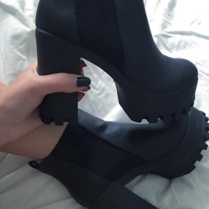  - Skor från Loveclothing uk. Säljer då dem legat i garderoben alldeles för länge. Jättefina och lätta att gå i. För frågor, skriv 💗 