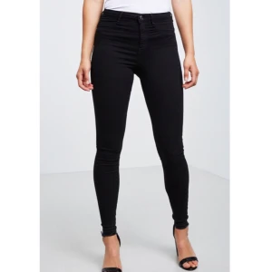  - Molly highwaist jeans från ginatricot. Använda 2-3 ggr. Nyskick!! Pris+frakt!😄