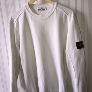 Stone island tröja storlek L - Säljer min Stone island tröja då den var för stor!  Mycket bra skick!  Swish finns!