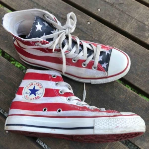  - Converse med USA-flaggan🇺🇸 kan mötas upp i Västerås eller Uppsala!
