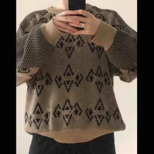  - Fin najs stickad tröja 