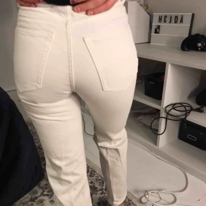  - Byxor från weekday storlek 24! Väldigt fina till sommaren. Säljes pga för små:( väldigt bra skick