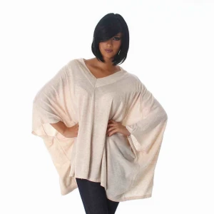  - Mysig poncho att svepa om sig i höst! Material: 55% Polyester, 20% Polyarcylic, 20% Polyamide, 5% Ull Storlek: One Size Färg: beige 