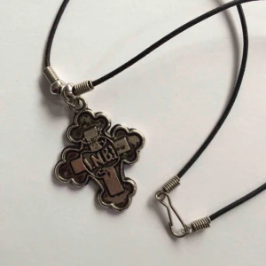  - Fint halsband! Bjuder på frakten