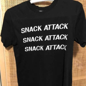  - T-shirt från Ganni i fint skick! Inget att anmärka på.