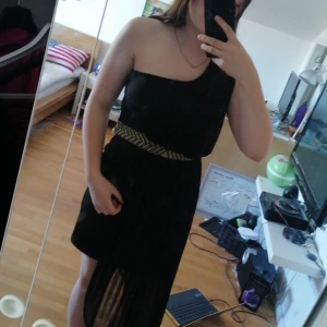 Klänning  - Använd 1 gång och är en väldigt sjön klänning att ha på sommaren🥰Köparen står för frakt👍🏻