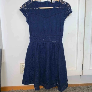  - Blå klänning från H&M divided, storlek 36, jättefin passform. Bra skick.
