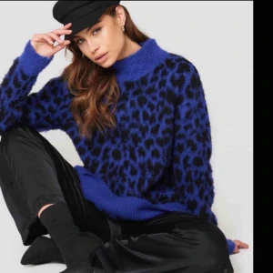  - Leo tröja från nakd. Strl L. Passar mig som har M med härligt oversized känsla:) Frakt : 45kr.