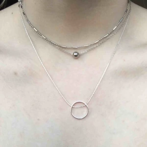  - Jättefina halsband i olika storlekar!! Jag tror att alla kommer från H&M men jag är inte säker. Skriv för priser och mer detaljerad beskrivning eller frågor ☀️