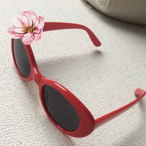 Red sunglasses  - Inte använd. Kan hämtas centrala Göteborg eller Hemköp Högsbo