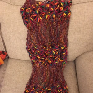 Handgjord klänning - Mycket ekivok handvirkad brasiliansk klänning. Knappt använd. Frakt tillkommer. 