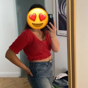 Crop top - Jättesöt och somrig stickad topp från zara! Storlek M men passar även S. pris kan diskuteras vid snabb affär. Frakt ingår!!!!! 