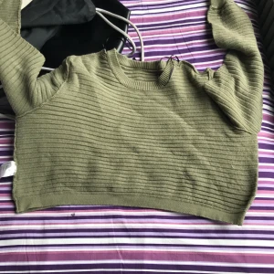 Fin tröja  - Skriv till mig ifall ni vill ha bilder där jag har på mig den eller vid andra frågor :)