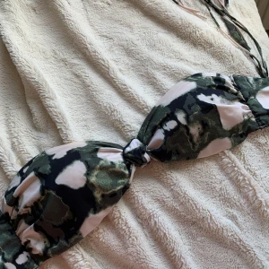 Bikin top - Bikinitop från hm köot för ca 2 år sedan men inte flitigt använd. 