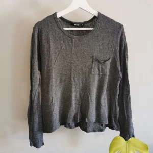 Långärmad tröja från Bikbok - Tröja från Bikbok, riktig mjukt stretch material. Bra skick. Köparen står för frakt. 
