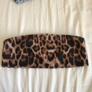 Bandå bikini topp i leopard XS - Bandå bikini topp i leopard från NAKD XS