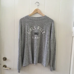 Tröja - Supermjukt och skönt tyg! ägt länge men sällan använd, så gott som ny😉