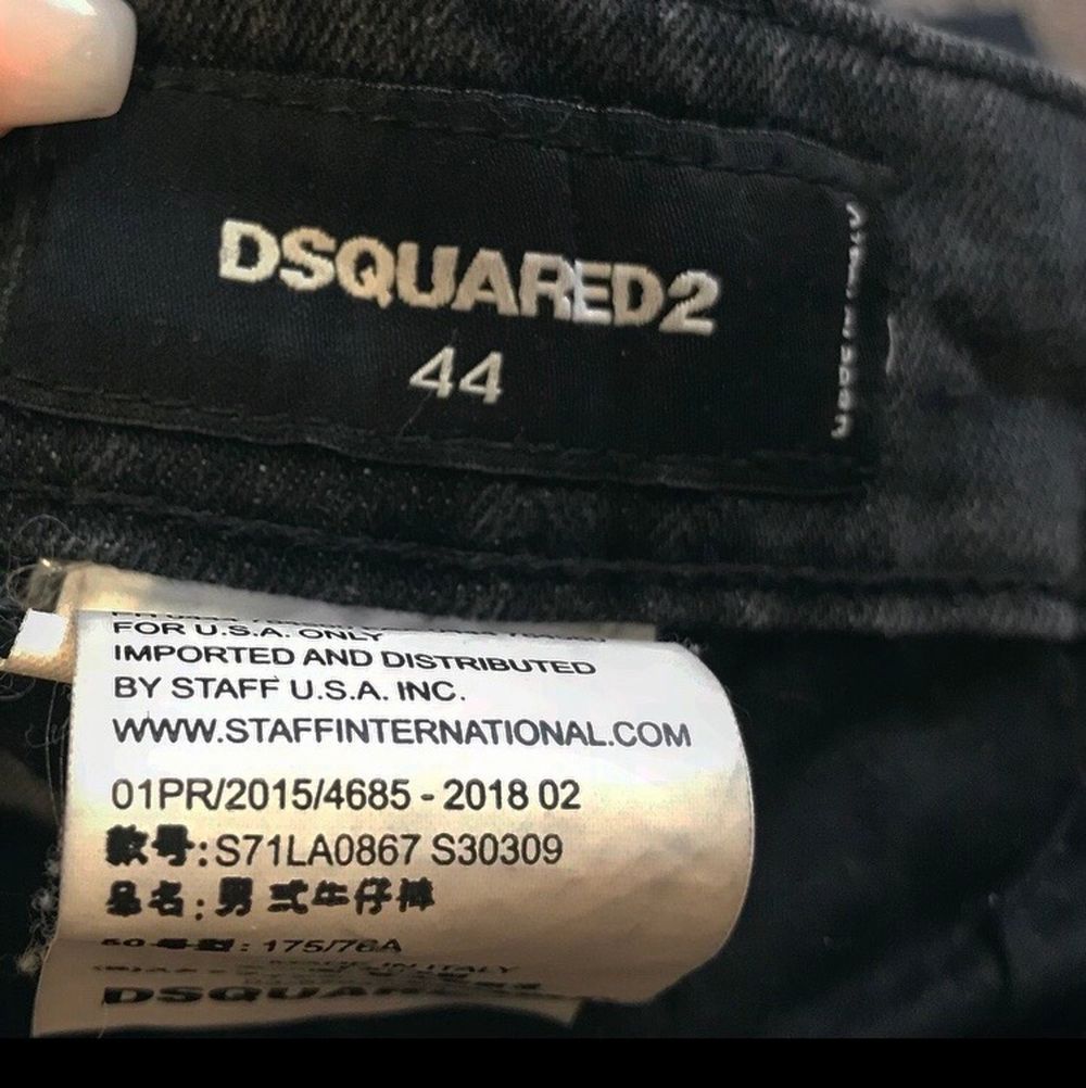 Dsquared2 jeans för killar, storlek 44IT (passar S/M). Gråsvarta, bra skick. Pris kan diskuteras. Fri frakt✨. Jeans & Byxor.