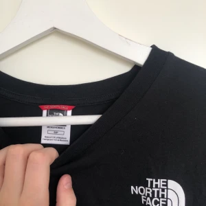 Longsleeve  - Longsleeve från the north face använd max 2 gånger. Fint skick inköpt för 400kr 