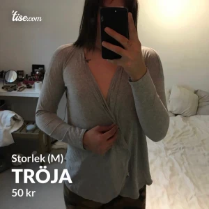 Tröja/blus - Super fin grå tröja! 👉Tryck på chatta och skriv att du vill köpa. Inget budkrig utan först till kvarn. Betalning sker via Swish.    📦Skickas mot spårbar frakt! Fraktkostnad får du reda på när du vill köpa. #set 