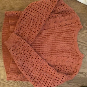 Rosa stickad tröja  - Mörk rosa stickad tröja från Hollister, använd 1 gång 