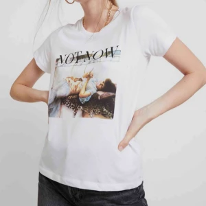  - Säljer denna supercoola t-shirten då den inte kommer till användning, använd kanske 2-3 ggr, frakt tillkommer💘💘