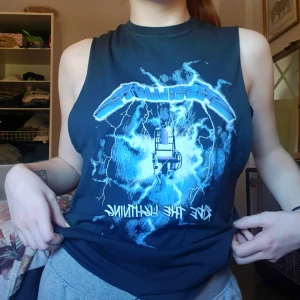 Metallica top - Metallica linne i mycket bra skick😊Frakten ingår alltid i priset💕💕 Tar endast swish