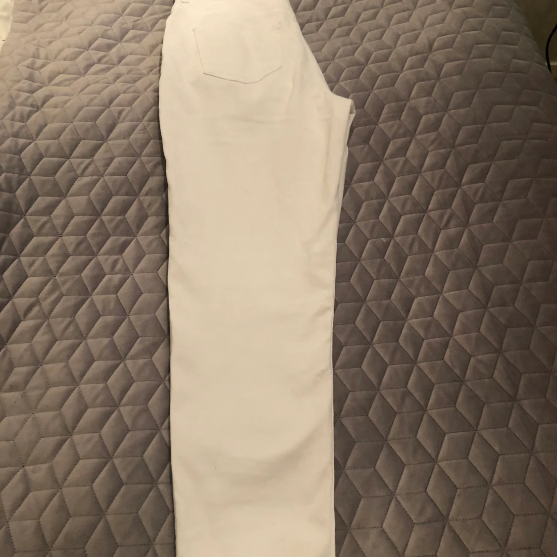 Vita Jeans från bikbok storlek M - 90