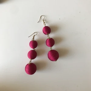 Supercoola\unika örhängen - Supersöta örhängen som passar superbra med en simpel outfit :) 