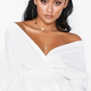 Nelly one oversize sleeve - Ganska ny men använder sällan, köparen står för frakt. Kostade 400 kr ny. 