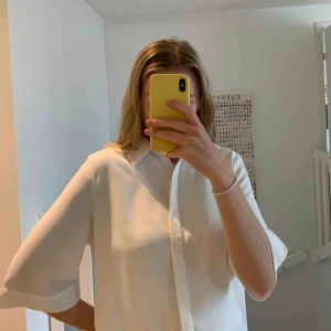  - Superfin skjorta från NA-KD, använd 1 gång. Storlek S. Kan mötas upp i Malmö annars tillkommer frakt!❣️