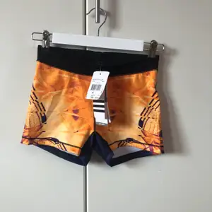 Träningsshorts från Adidas, prislapp kvar orginalpris: 300 kr😆(köparen står för frakt) 