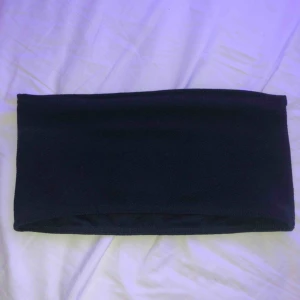  - Söt bandeu top från Nelly som är helt ny, säljes pga den va något för liten☺️ Fler bilder kan lösas, köpare betalar för frakt💞