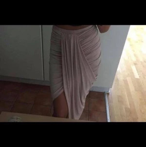 Beige kjol från Nelly - Beige kjol från Nelly, storlek 34 men passar även 36❤️