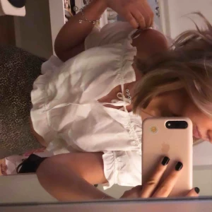  - En jätte fin linne blus ifrån HM nypris 499, andvänd en gång!