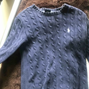  - Oanvänd. Så fin och skönt material. Äkta! 