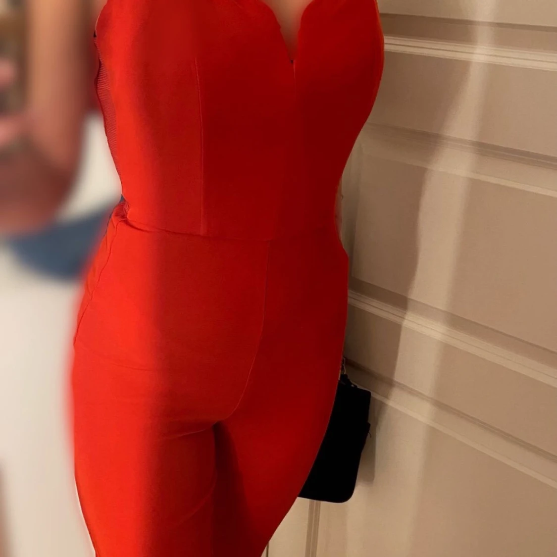 Svart och röd jumpsuit  - 90