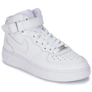 Nike air Force  - Har dessa hemma hos min mamma så kan inte ta bild nu , men om du är intresserad löser jag bilder . Dom är nästan helt oanvända . Frakt tillkommer om jag ska posta 