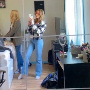 Snygga bootcut jeans🖤 - Ljusblåa fina bootcut jeans! Supersköna verkligen och jättebra skick💗 