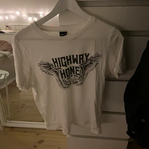 Tröja från Gina tricot  - Snygg tröja från Gina tricot i grå och vit! 