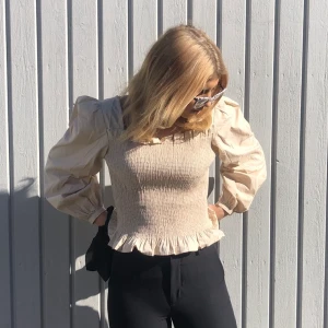 nakd topp - säljer denna jätte fina topp från na-kd som ja använt fåtal gånger. den kommer inte till användning längre🥰🥰 