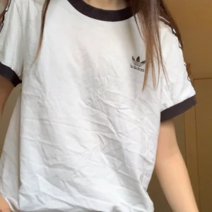 Adidas tshirt  - säljer min stora adidas tshirt i storlek 38 manstorlek pga jag inte andvänt den på ett tag.